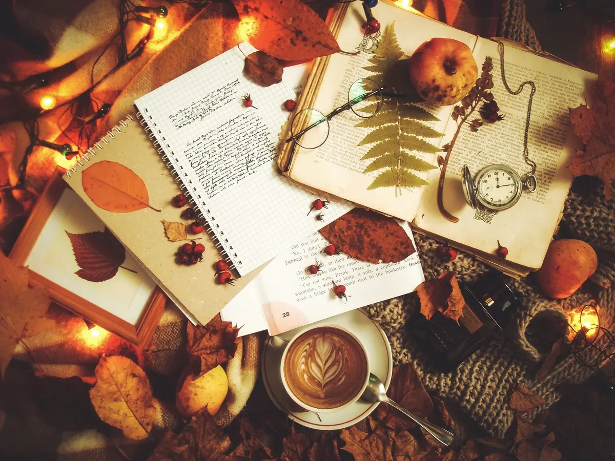 50 Autumn Writing Prompts for Cosy UK Evenings